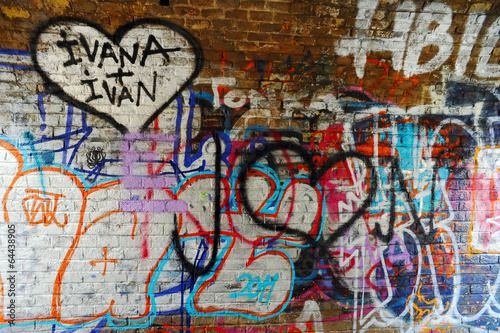 Grafitti im Tunnel Liebe und Herz