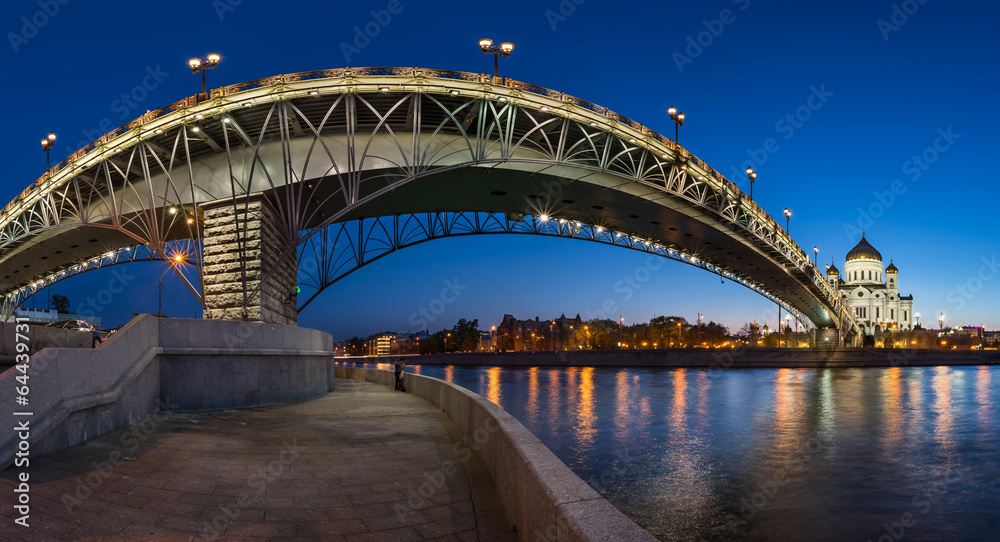 Panorama of Christ the Saviour Cathedral and Patriarshy Bridge i Panorama of Christ the Saviour Cathedral and Patriarshy Bridge i