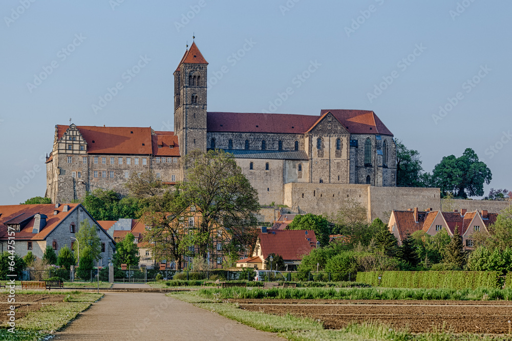 Quedlinburger Stiftskirche mit Schloss St. Servatius - obrazy, fototapety, plakaty 
