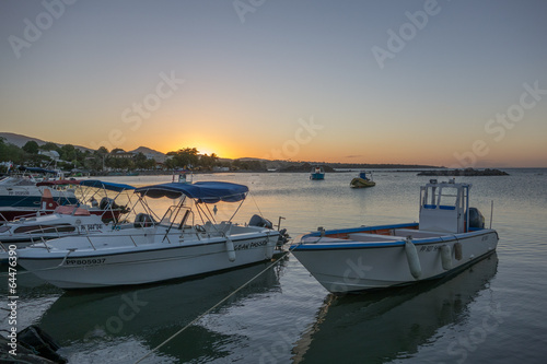Coucher de soleil sur le port de Sainte Rose