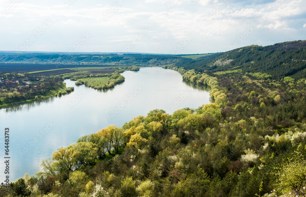 Obraz premium Spring landscape of the Dniester River