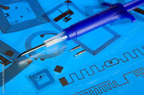 RFID implantation syringe and RFID tag