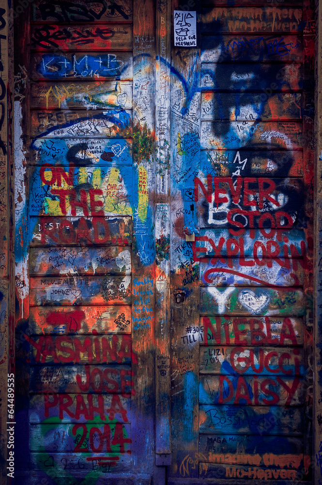 custom made wallpaper toronto digitalGraffiti sur une porte