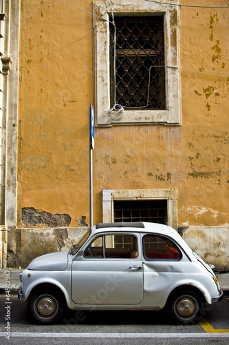 vieille fiat 500 dans les rues de Rome, Italie © syrah93