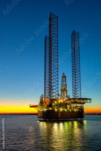 Obraz na płótnie Oil drilling rig in sunset time. w salonie