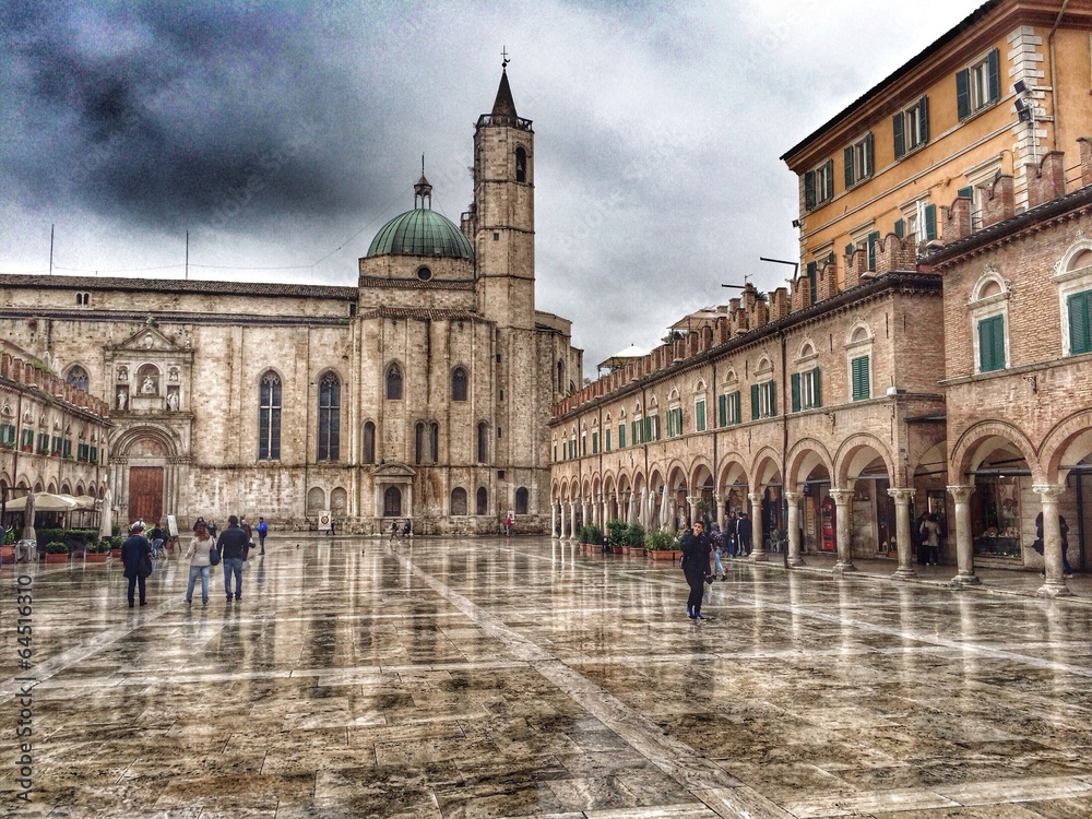 piazza del popolo, rainy day, Ascoli Piceno