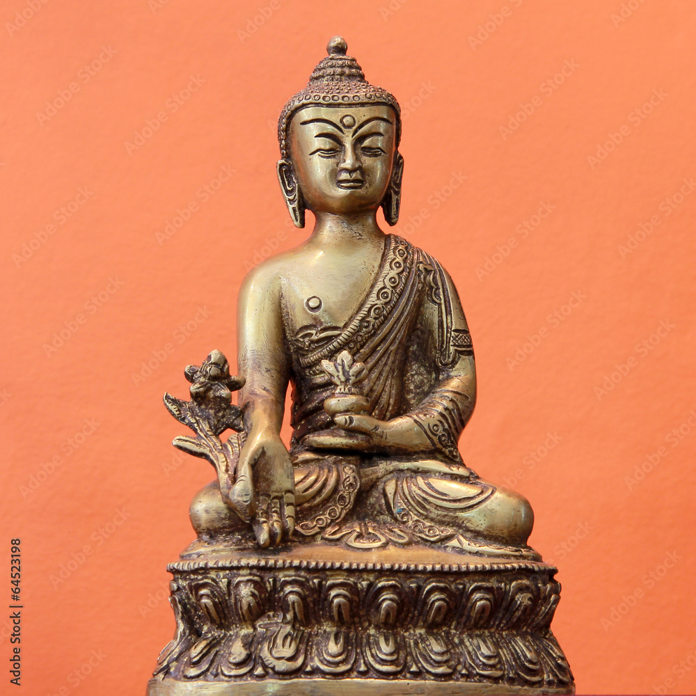 Bouddha doré sur fond orange