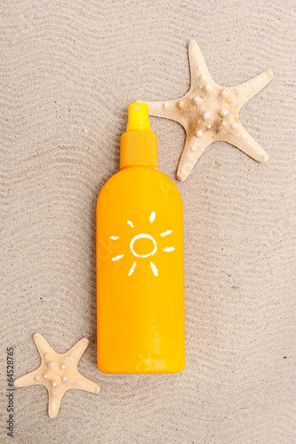 Obraz na płótnie Summer sunbath on the beach w salonie