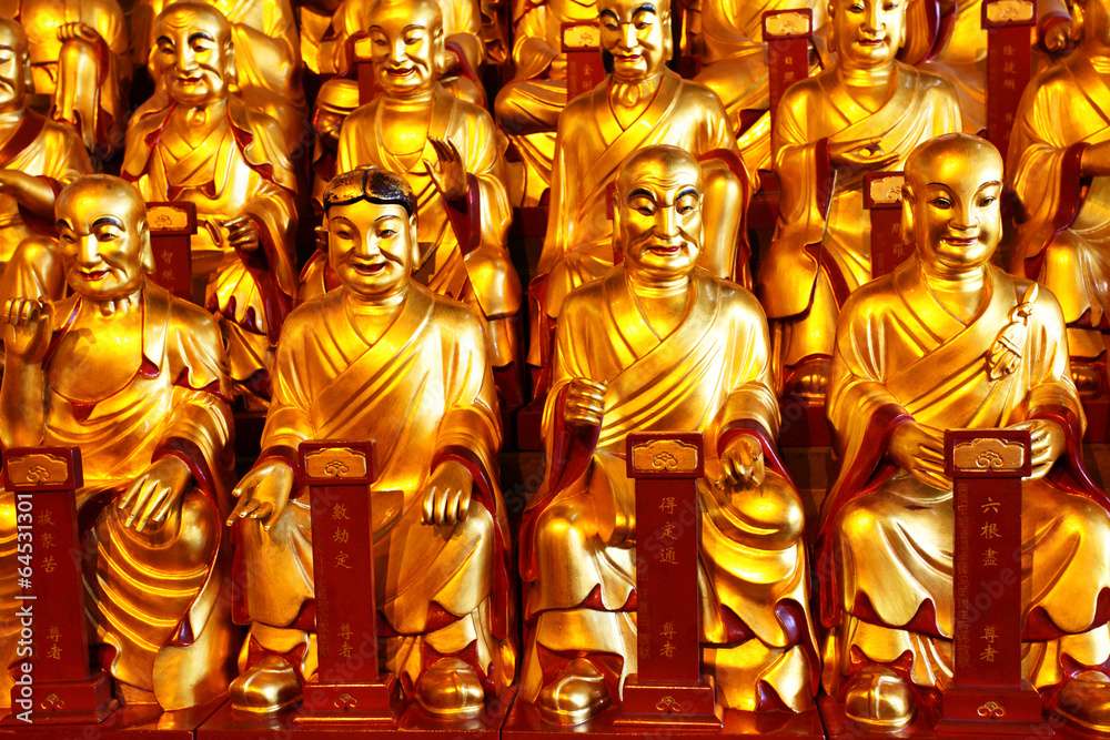 Fototapeta premium Gold statues of the Lohans