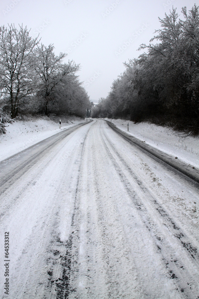 Fototapeta premium Strasse im Winter