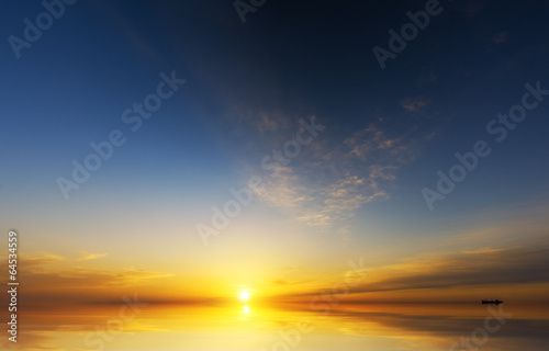 sunrise over ocean. © Andrii Salivon