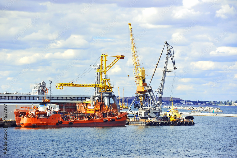 Bunker ship (fuel replenishment tanker) under port crane Bunker ship (fuel replenishment tanker) under port crane