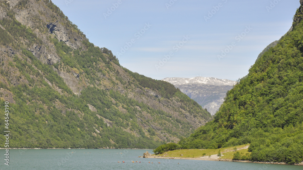 Naeroyfjord, Laerdal, Dorf, Kajakfahrt, Sommer, Norwegen Naeroyfjord, Laerdal, Dorf, Kajakfahrt, Sommer, Norwegen