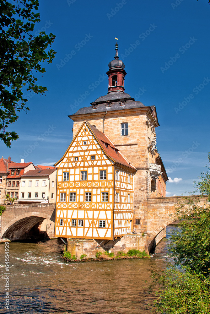 Das romantische Alte Rathaus Bambergs inmitten der Regnitz