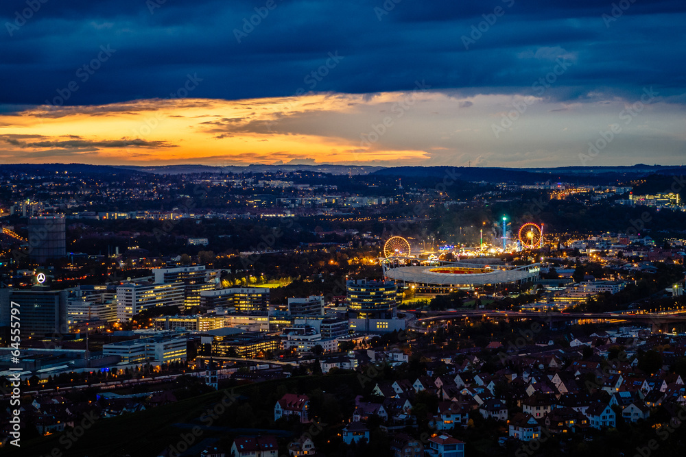 Blick auf Stuttgart und das Cannstatter Volksfest