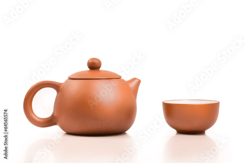 Tea cups with teapot on isolated on white background
