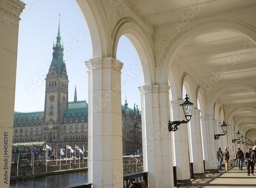 Alsterarkaden und Rathaus - Hamburg