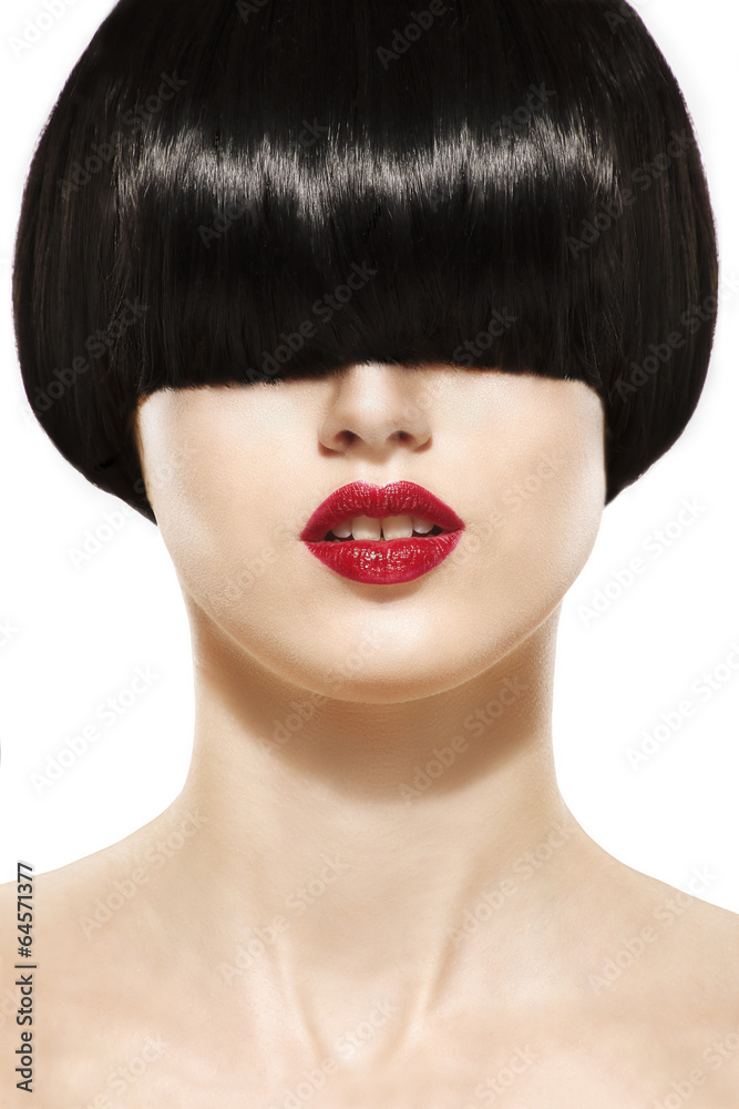 Obraz premium Fryzura z grzywką Piękna dziewczyna z krótkimi włosami