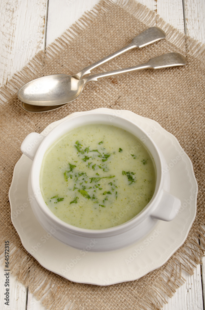broccoli cream soup with parsley broccoli cream soup with parsley