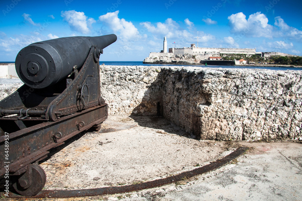 Cannon looking at castle los Tres Santos Reyes Magnos del Morro