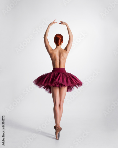 Print op canvas Young naked redhead female ballet dancer in a studio