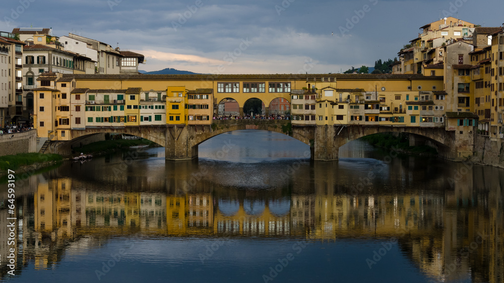 Ponte Vecchio bridge in Florence (Italy) - cloudy weather