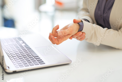 Tableau sur toile Closeup on business woman with wrist pain