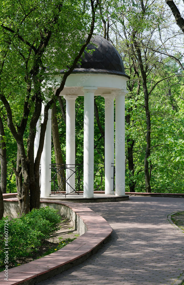 Obraz premium Gomel Palace and Park Ensemble, gazebo