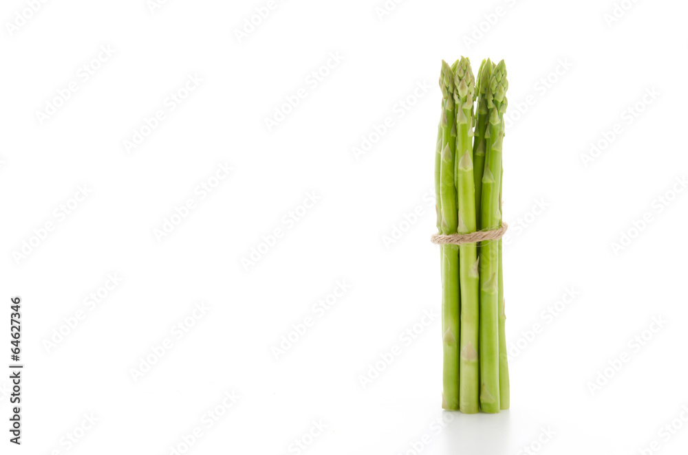 Fototapeta premium asparagus isolated on white