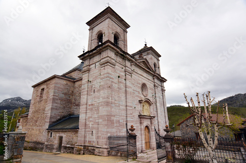 catedral de la montaña en Lois, Leon photo