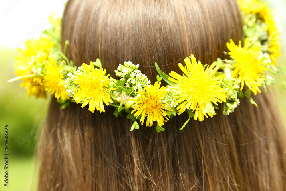 Naklejka premium Female hair with crown of dandelions