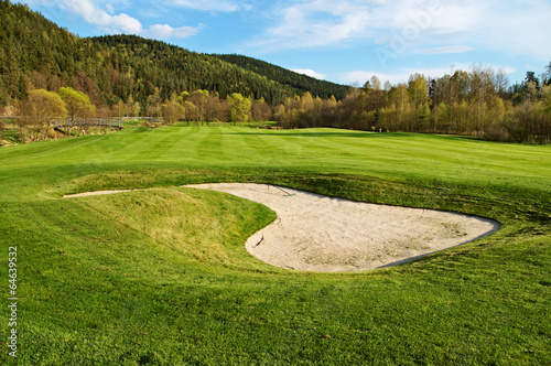 Obraz na płótnie White sand bunker on the golf course w salonie