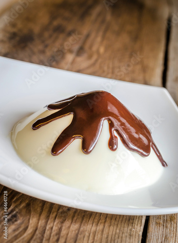 Panna cotta under chocolate topping
