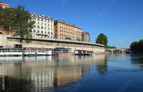 Tiber River houseboats