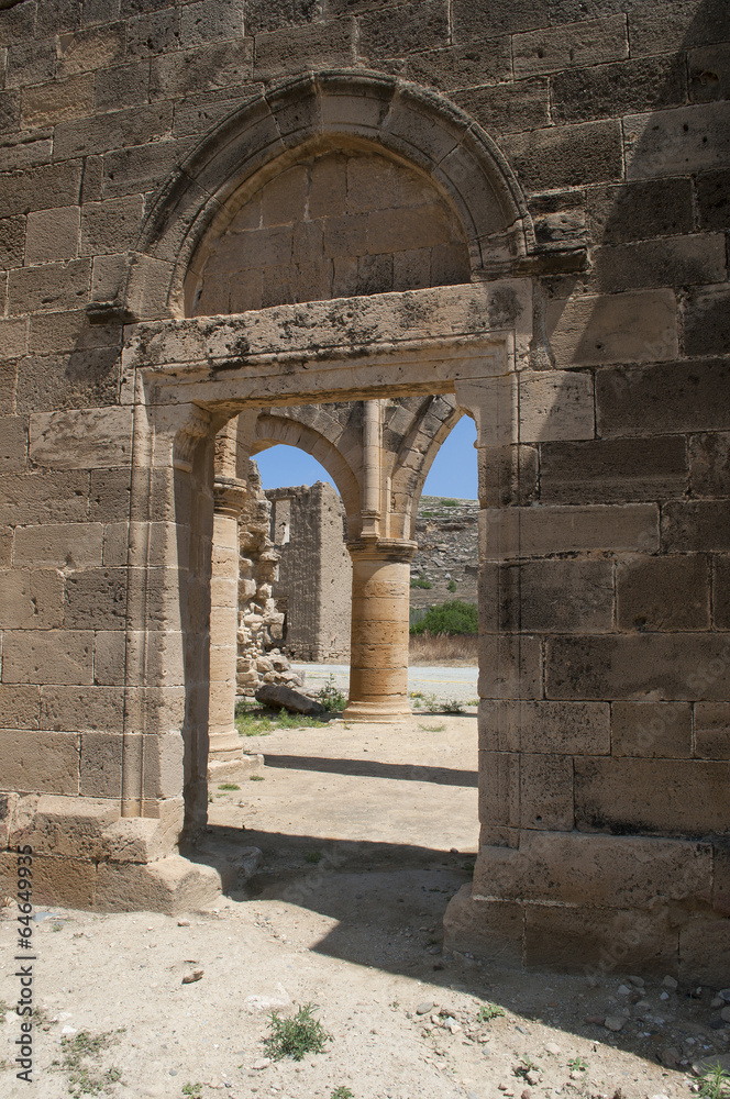 На руинах дворца франкских королей. Потамия, Кипр