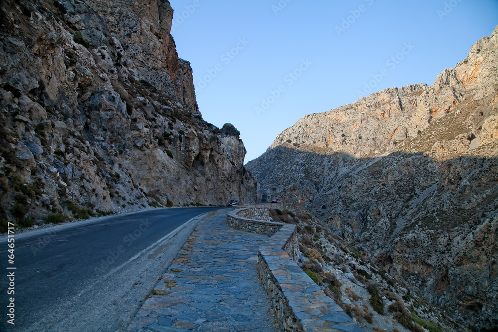 Дорога через Курталиотское ущелье. Греция. Крит