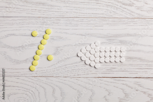 Arrow of pills point to percent of pills on table