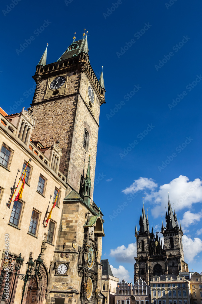 Prager Rathaus und Teynkirche am Altstädter Ring