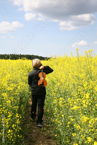 Junge mit Geige