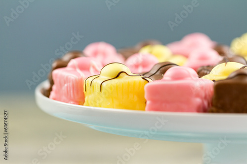 French Fondant Fancies, a type of Petit Four