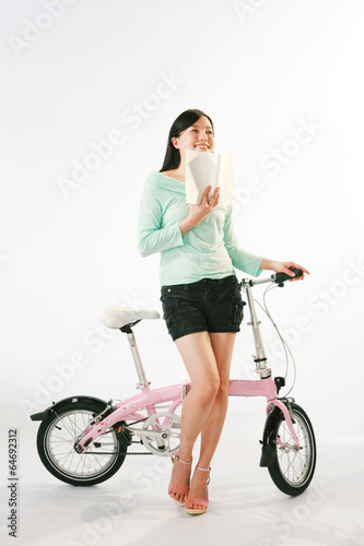 자전거 타는 여인