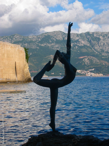 Sculpture gymnasts