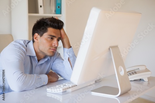 Photos Casual businessman slumped at his desk