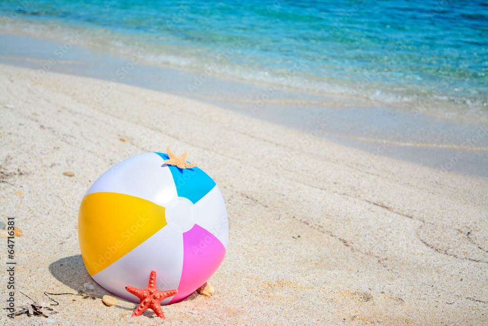 Obraz premium ball by the sea