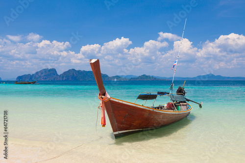 Boat on the sea © witthaya