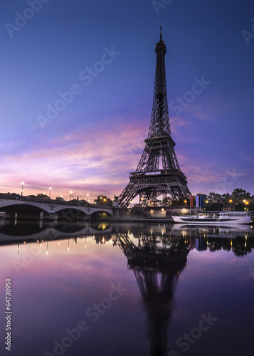 Tour Eiffel au Crépuscule © PUNTOSTUDIOFOTO Lda