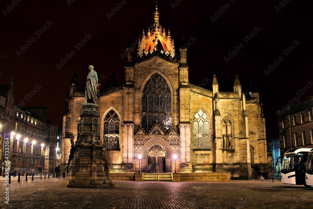 Night view of St Giles Cathedral, Edinburgh, Scotland