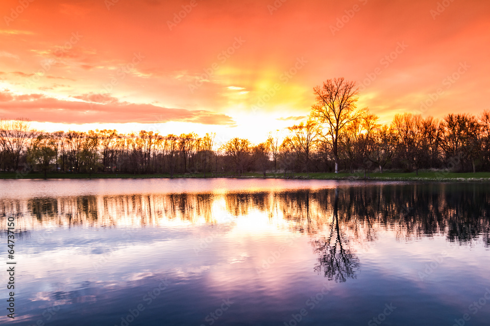 Obraz premium sunset on the lake