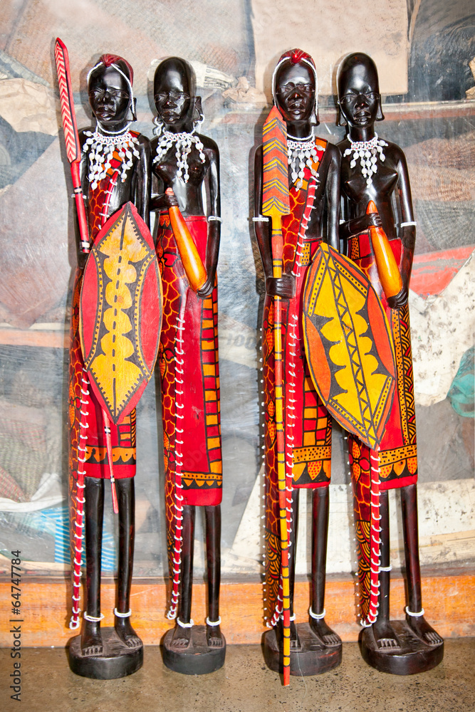 Obraz premium African handcraft dark wood carved people figures