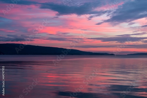 Pink sunset on a cloudy evening © Stéphane Bidouze